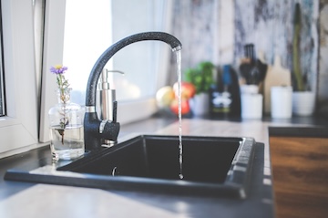 A kitchen tap that is working well.